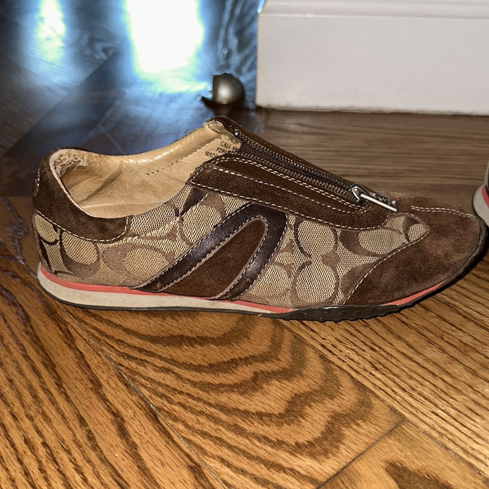 Coach, size 6 Brown zip up sneakers - Picture 2 of 7